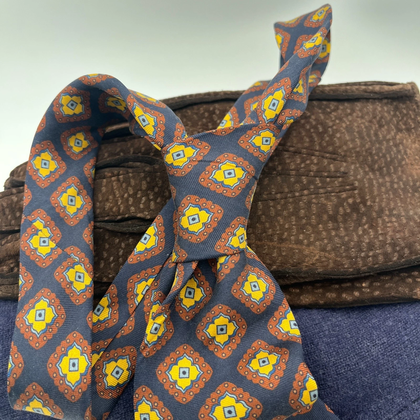 Vintage Berg & Berg Silk tie - Berg & Berg Handmade Silk Tie – 7 cm  Un-tipped & Hand-Rolled image 3