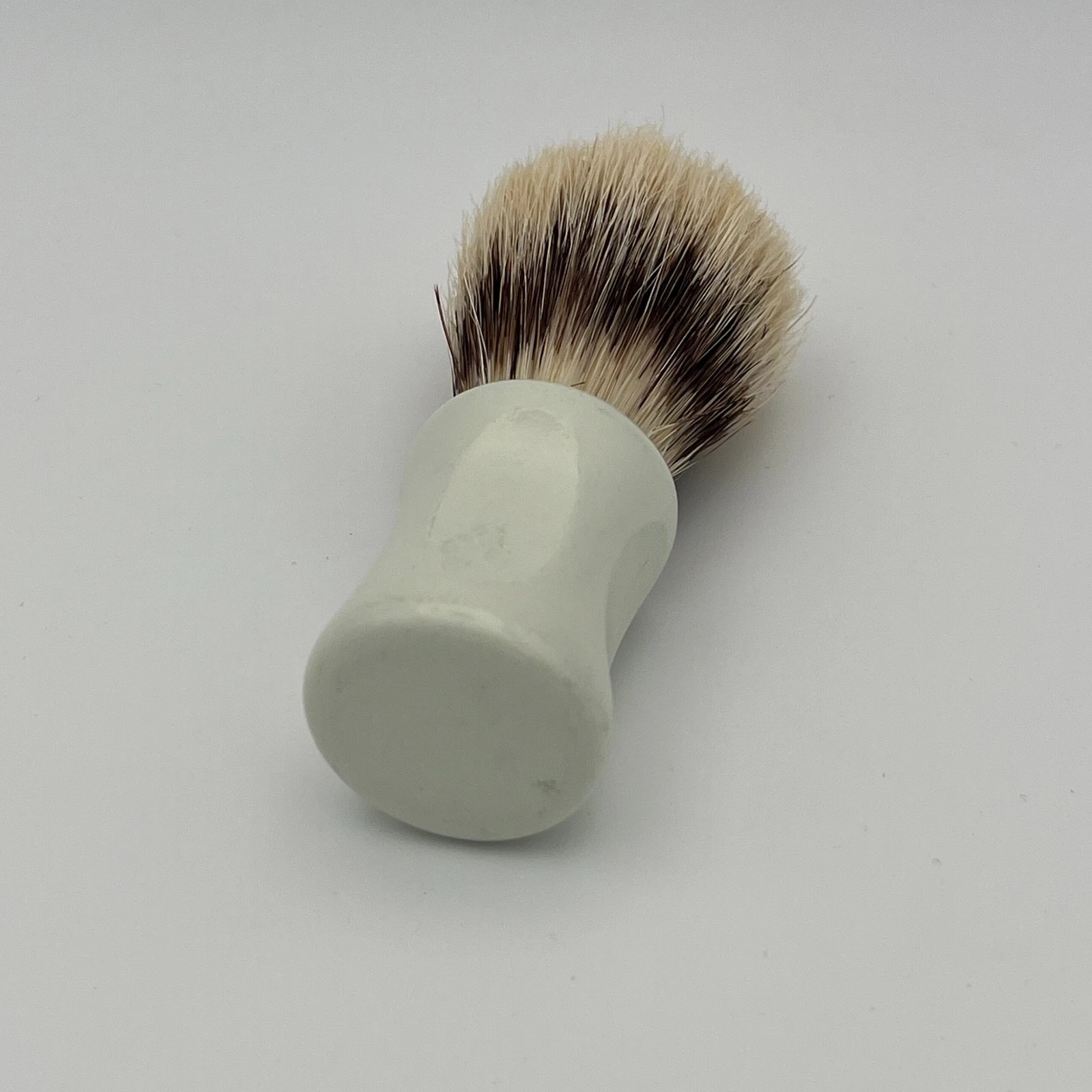 Vintage Acca Kappa menswear - Vintage Acca Kappa Shaving Brush- White Color with Box image 2