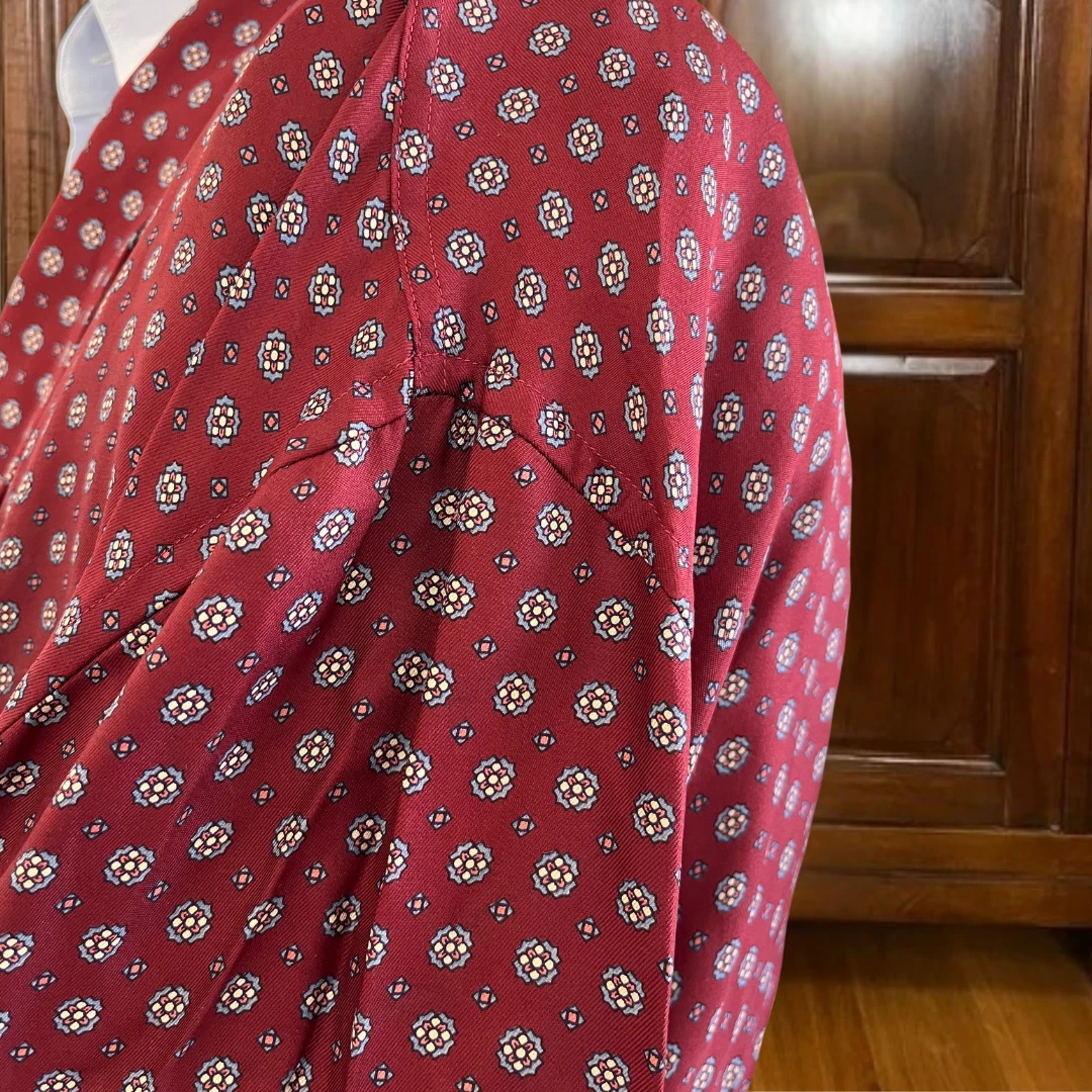 Vintage Old England Brescia Silk menswear - Vintage Men's Silk Robe Old England Brescia - Burgundy with Medallion Pattern - Size 52 image 5