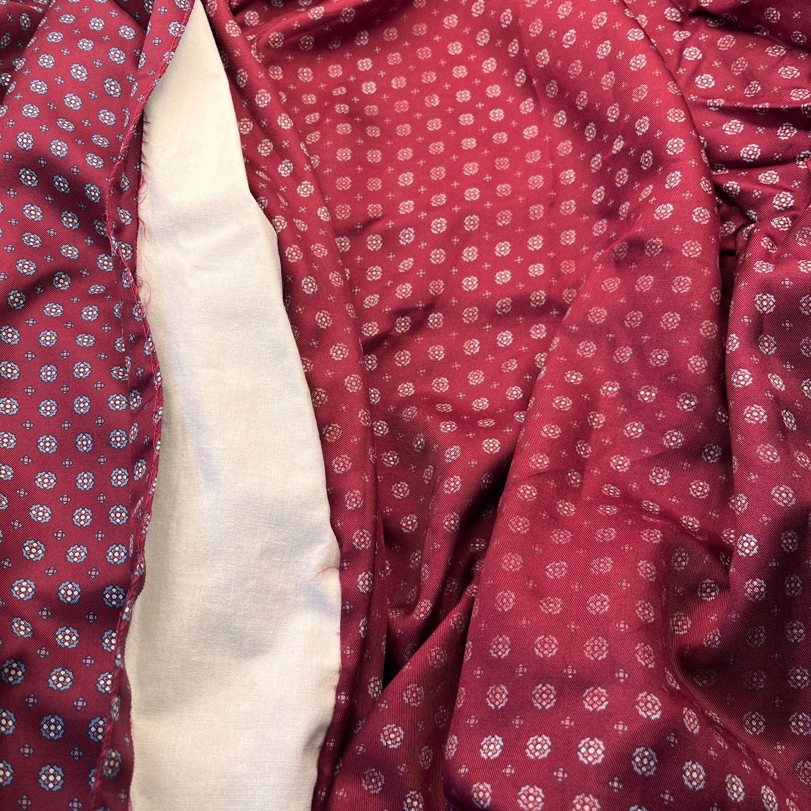 Vintage Old England Brescia Silk menswear - Vintage Men's Silk Robe Old England Brescia - Burgundy with Medallion Pattern - Size 52 image 6